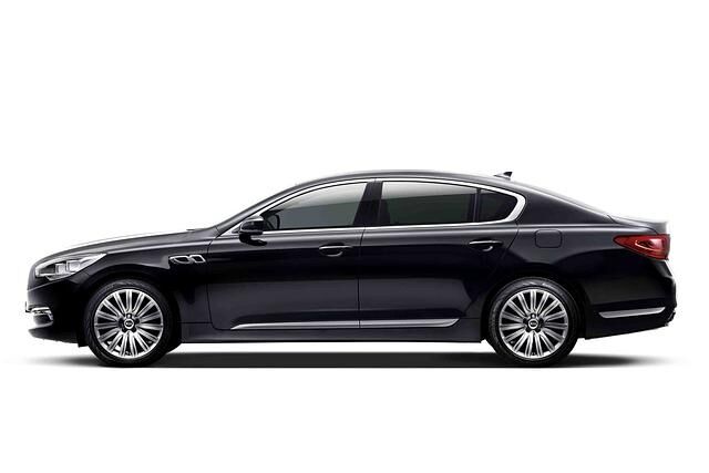 Den Antrieb dürften V6- und V8-Benziner übernehmen