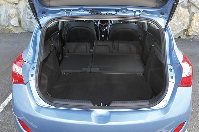 Schon in der Einstiegsvariante Classic für 15.850 Euro gibt es ein Audiosystem, Klimaanlage und elektrische Fensterheber vorn