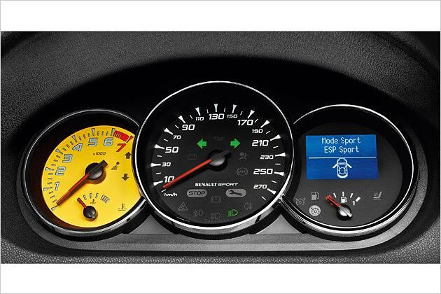 Der Drehzahlmesser des R.S. ist gelb hinterlegt