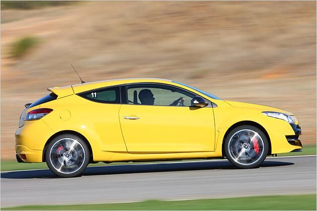 Der R.S. mit optionalem Cup-Paket ist unter anderem an roten Bremssätteln zu erkennen