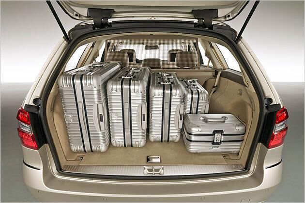 Auch mit fünf Personen an Bord bleibt viel Stauraum übrig, das Trennnetz ist serienmäßig