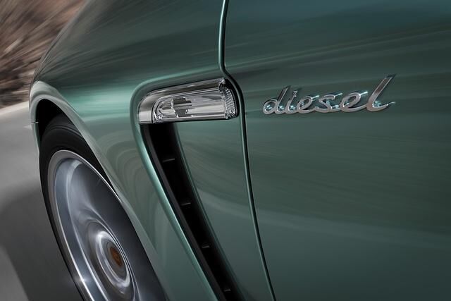 Der Modellschriftzug prangt an der Seitentür