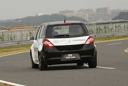 Nissan Leaf - Feigenblatt im Tarnanzug