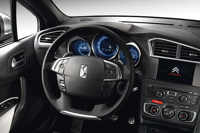 Auch das Cockpit zeigt einen eigenen Stil