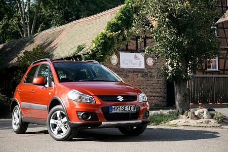 Suzuki SX4 Sondermodell Style - Mit Navi und Metallic-Lack