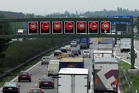 Staatssekretär Scheuer diskutiert mit 
Wirtschaftsvertretern und Kollegen aus der Politik über 
Vorteile der Fahrzeughistorien.