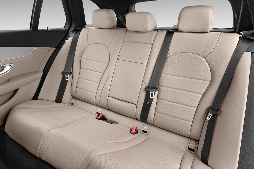 Mercedes C-Class (Baujahr 2015) Avantgarde 5 Türen Rücksitze