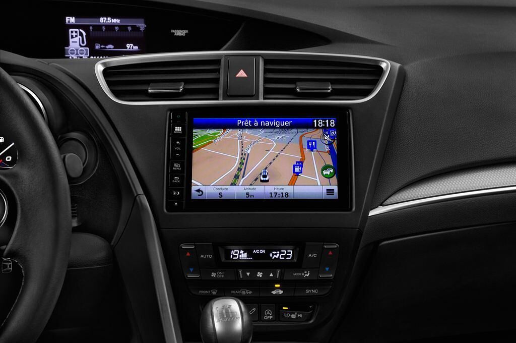 Honda Civic Tourer (Baujahr 2015) Executive 5 Türen Mittelkonsole