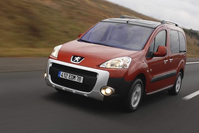 Den Peugeot Partner gibt es auch im Offroad-Kleid