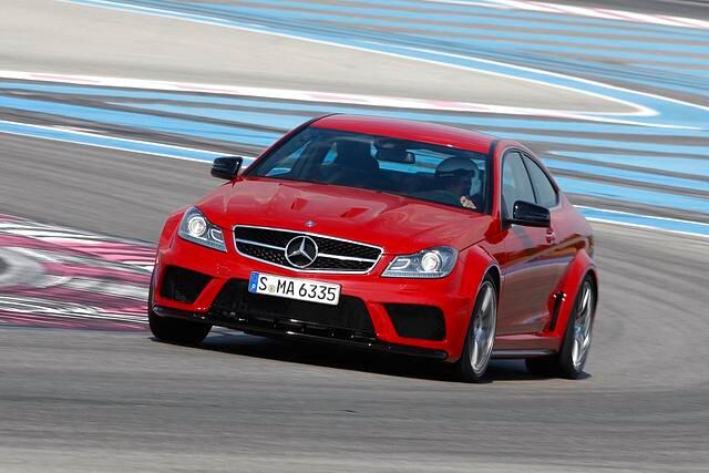 Mercedes trumpft mit der schwarzen Serie des C63 Coupe auf