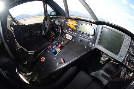 Das Cockpit des Trophy-Trucks.