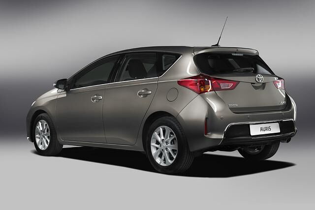 Optisch unterscheidet sich der Neue unter anderem durch die um 5,5 Zentimeter niedrigere Karosserie