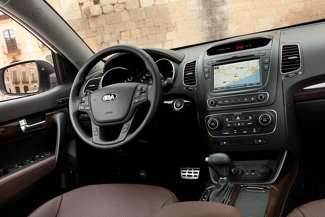 Der Innenraum wirkt etwas wertiger