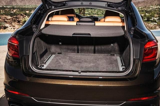 Durch die teilbare und umklappbare Rückenlehne lässt sich der Gepäckraum von 580 auf bis zu 1.525 Liter erweitern, was einem Plus von 75 Litern gegenüber dem Vorgängermodell entspricht.  