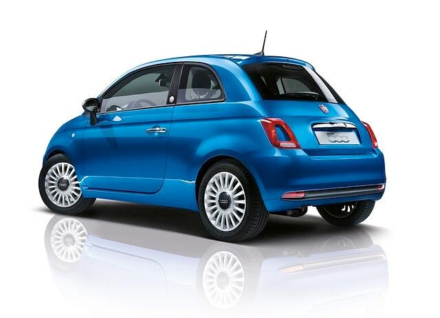 Die Farbe Italia Blau ist eine von fünf für den 500 Mirror verfübaren Außenlackierungen