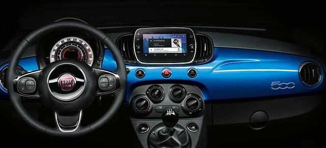 Als besonderes Ausstattungsdetail bietet der Fiat 500 Mirror ein Infotainment-System mit Smartphone-Spiegelfunktion