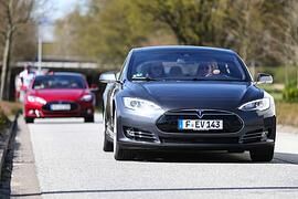 Tesla Model S - Der Kleine fällt weg