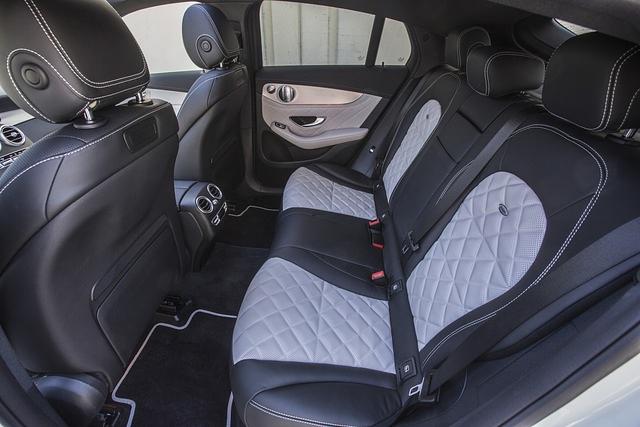 Auch hinten geht es nicht unbedingt eng zu