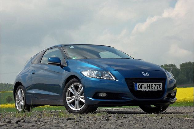 Die LED-Tagfahrleuchten in den Scheinwerfern sind Serie