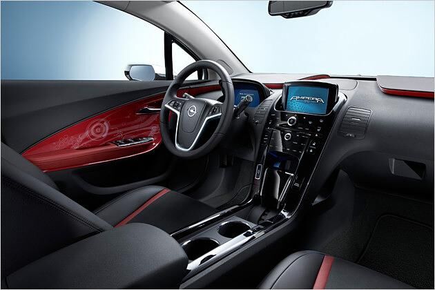 Der Automatik-Wahlhebel verbirgt sich in der Mittelkonsole