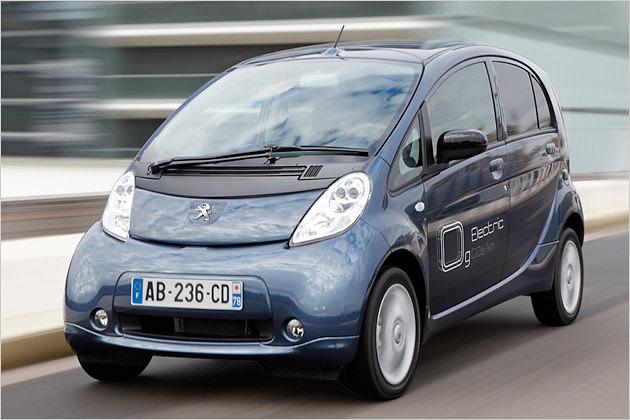 Vier Seiten-Türen: Im iOn haben tatsächlich vier Erwachsene Platz