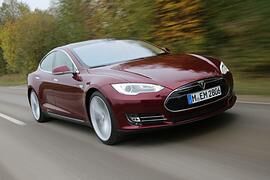 Elektroauto Tesla Model S - KBA gibt Entwarnung