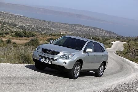 2005 schickt Lexus den RX 400h ins Rennen.