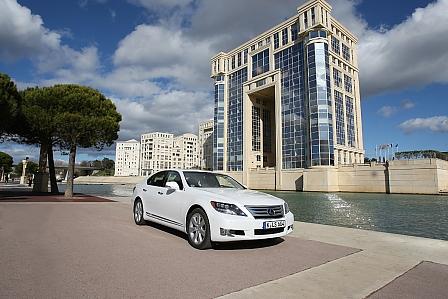 Lexus LS600h - reine Chefsache.