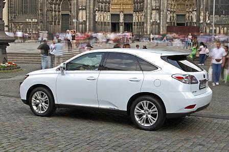 Seit 2009 buhlt mit dem RX 450h ein weiteres Vollhybrid-Modell um die SUV-Kundschaft.