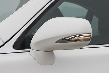 Lexus LS600h: Die Luxuslimousine kann selbstverständlich mit schmucken Details aufwarten.