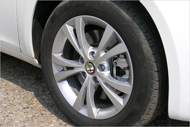 16-Zollräder sind Serie, Alufelgen optional erhältlich