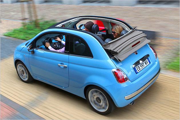 Im 500er ist Platz für vier Personen, hinten wird es aber recht knapp