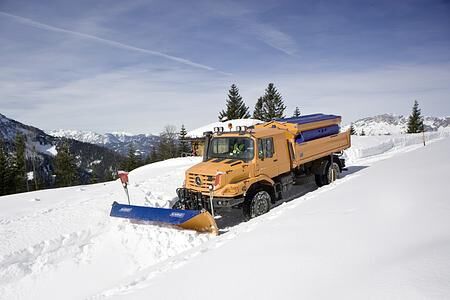 Ratgeber: Autofahren im Winter - Den Schneepflug nicht überholen Ratgeber: Autofahren im Winter - Den Schneepflug nicht überholen