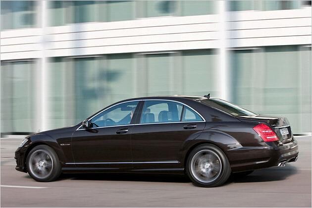 Allerdings: In einer S-Klasse fühlt man das Tempo weniger - man schwebt