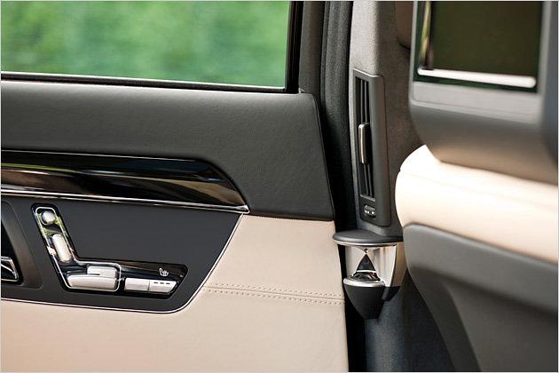 Auch für hinten gibt es diverse Lautsprecher von Bang & Olufsen