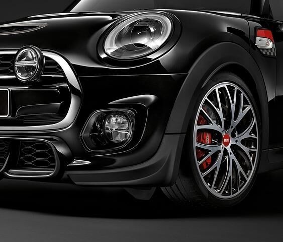Unter anderem bietet Mini die JCW-Sportbremse als Nachrüstsatz. Kostenpunkt: 1.650 Euro