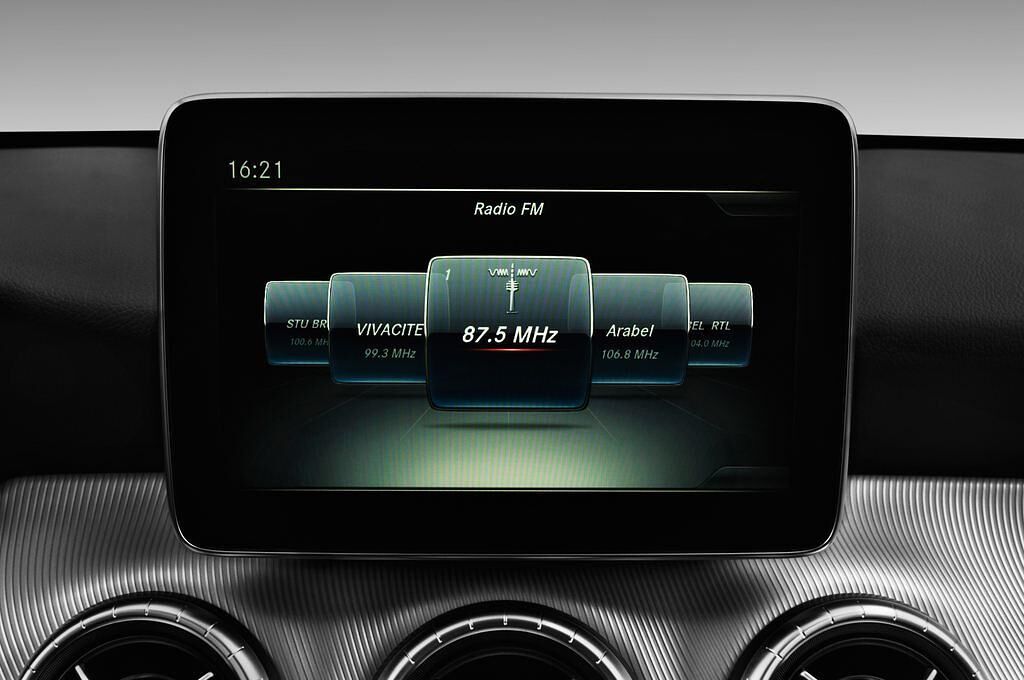 Mercedes CLA (Baujahr 2017) - 4 Türen Radio und Infotainmentsystem