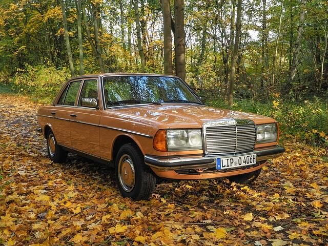 Mercedes 280 E W123 - Orange Beauty