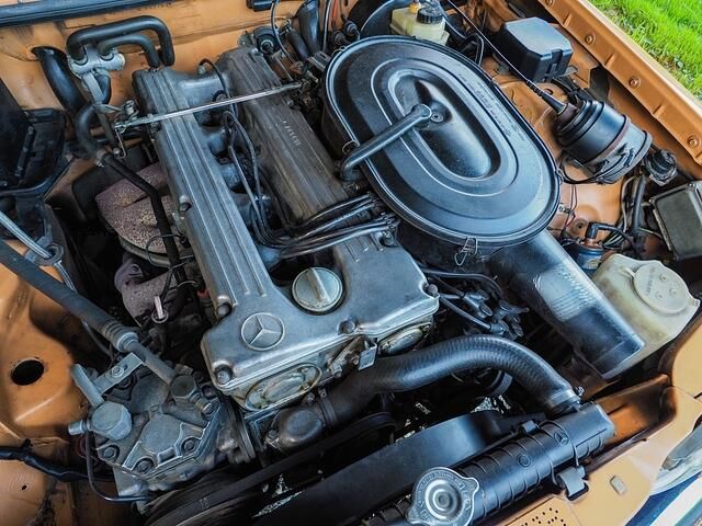 Der 2,8-l-Sechszylinder-Otto leistet 130 kW/177 PS und 234 Nm und ermöglicht eine Vmax von 200 km/h sowie eine Beschleunigung von 0-100 km/h in 9,9 Sekunden