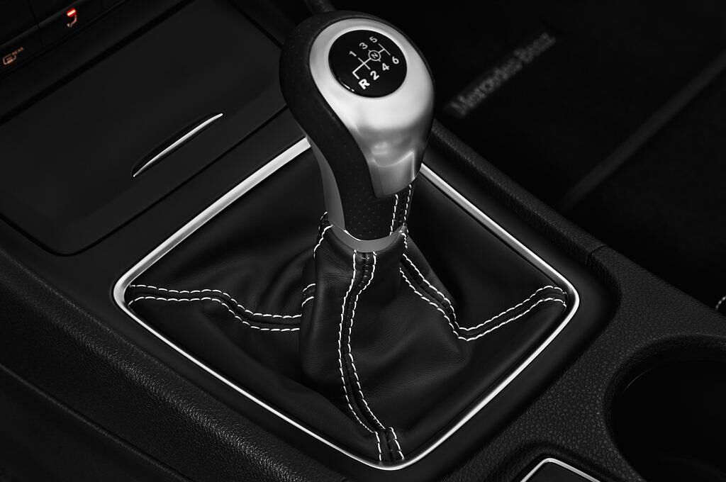 Mercedes CLA (Baujahr 2017) - 4 Türen Schalthebel