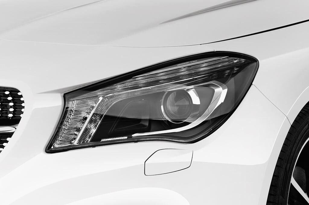 Mercedes CLA (Baujahr 2017) - 4 Türen Scheinwerfer