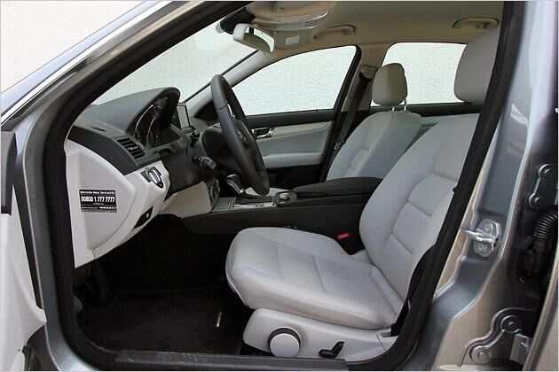 Der Seitenhalt der Vordersitze lässt sich mit Druckluft verstellen