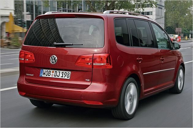 Außerdem sind die Rückleuchten nun zweiteilig