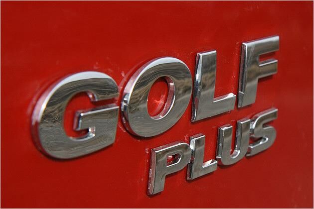 Hinweis am Heck auf das Fahrzeugmodell...