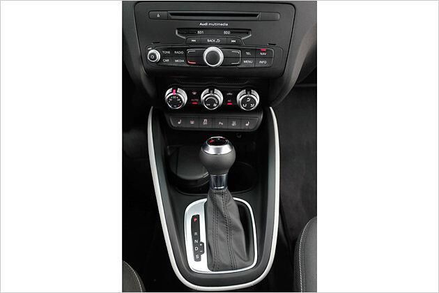 Der 1.4 TFSI wird anfangs stets mit dem Sieben-Gang-Doppelkupplungsgetriebe S tronic kombiniert, später auch mit einer Sechsgang-Schaltung