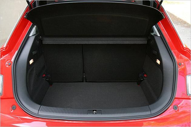 Der Kofferraum bietet 270 Liter Stauraum - kaum weniger als beim VW Polo (280 Liter)