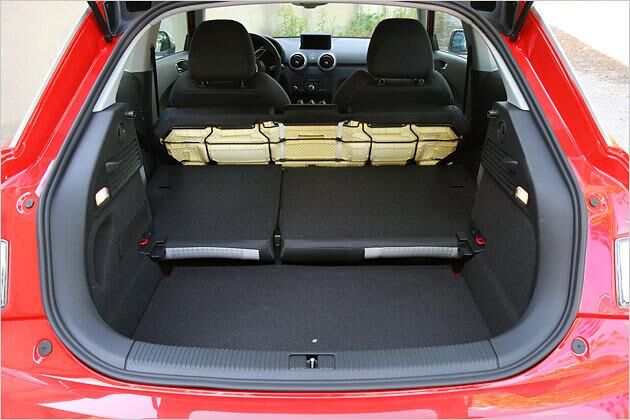 Auf der Unterseite der Rücksitze wird unschöner Schaumstoff sichtbar - wie bei Polo, Ibiza und Fabia