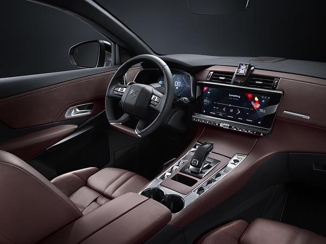 Als Besonderheit bietet der DS7 Crossback "La Pèmiere" eine Nappalederausstattung in Rubinrot