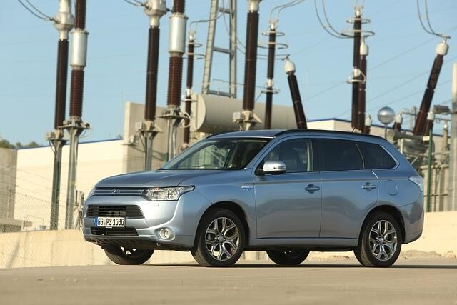 Auf Platz 7: Mitsubishi Outlander Plug-in-Hybrid ab 2013