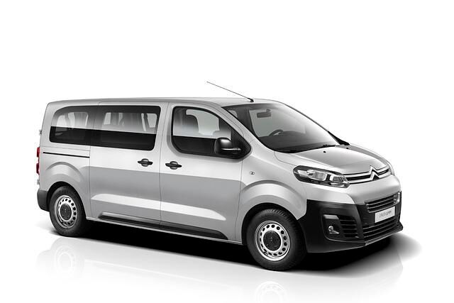 4,60 Meter ist die Basisversion lang, der Transporter ist alternativ auch in einer 5,30 Meter langen Variante bestellbar